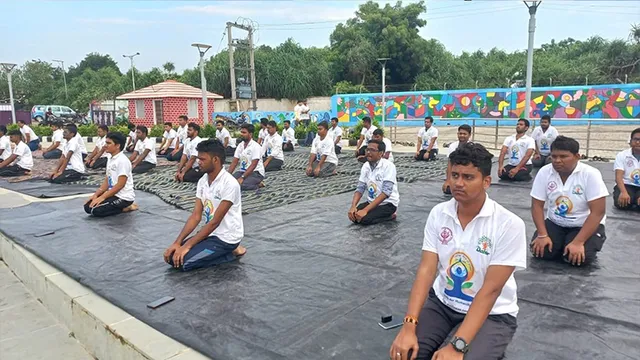 ତାମ୍ପରା ହେଲା ଯୋଗମୟ: ଛାତ୍ରଛାତ୍ରୀ, ଯବାନଙ୍କ ସମେତ ଜିଲ୍ଲାବାସୀ ସାମିଲ