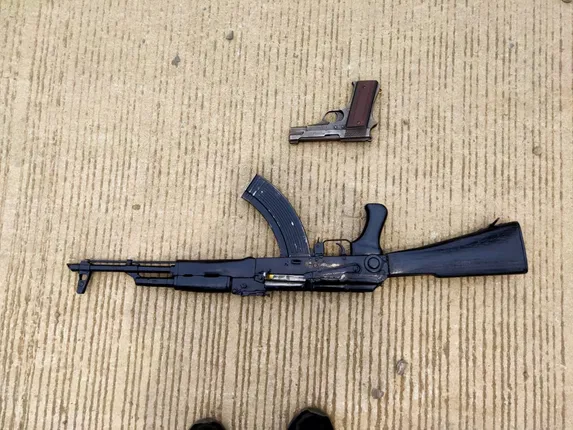 ଚାନ୍ଦିପୋଷରେ ଏନକାଉଣ୍ଟର: ଦୁଇ କୁଖ୍ୟାତ ଅପରାଧୀ ଆହତ, ଏକେ -୪୭ ଓ ୨୦ ଅଫୁଟା ଗୁଳି ଜବତ