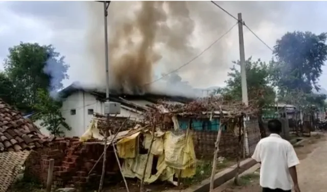 ସର୍ଟସର୍କିଟ ଯୋଗୁ ଅଗ୍ନିକାଣ୍ଡ: ବିପୁଳ ସାମଗ୍ରୀ ପୋଡ଼ି ଭସ୍ମୀଭୂତ