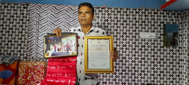 ପାଟଶାଢ଼ିରେ ‘ଯୋଗ’: ସୂର୍ଯ୍ୟନମସ୍କାର ୧୨ଟି ଆସନ ସହ ୧୦ଟି ଭାଷାରେ ବାର୍ତ୍ତା