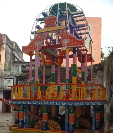 ଭଞ୍ଜନଗର ରଥ ଯାତ୍ରାର ସ୍ବତନ୍ତ୍ରତା, ତିନି ବୁଲାଣି ପରେ ଆଡ଼ପ ମଣ୍ଡପରେ ଜଗନ୍ନାଥ