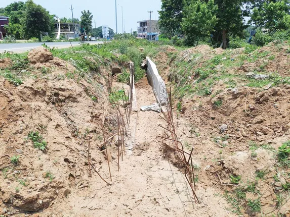 ‘ସମ୍ବାଦ’ ପ୍ରସଙ୍ଗ, ୭୮ ଲକ୍ଷ ଟଙ୍କାର ଡ୍ରେନ୍‌ କାମ କେବେ ସରିବ? ପୁଣି ବୁଡ଼ିବ କଲେଜ ରାସ୍ତା, ଆନ୍ଦୋଳନ ଚେତାବନୀ ଦେଲେ ଛାତ୍ରଛାତ୍ରୀ