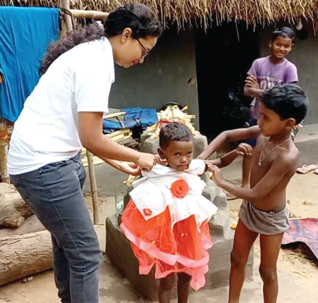 ‘କ୍ଲଥ୍ ବ୍ୟାଙ୍କ’କୁ ପୂରିଲା ମାସେ, ୧୦ ହଜାର ଅସହାୟ ଲୋକ ପାଇଲେଣି ପୋଷାକ