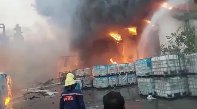 ଗୁଜୁରାଟ ରାସାୟନିକ କାରଖାନାରେ ପ୍ରଚଣ୍ଡ ବିସ୍ଫୋରଣ, ୭ ଆହତ (ଭିଡିଓ ଦେଖନ୍ତୁ)