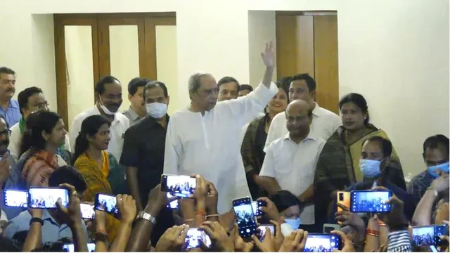 ରାଜନୀତିରେ ମୁଖ୍ୟମନ୍ତ୍ରୀ ନବୀନଙ୍କ ୨୫ ବର୍ଷ ପୂରଣ, ନବୀନ ନିବାସକୁ ଯାଇ ଶୁଭେଚ୍ଛା ଜଣାଇଲେ ସାଂସଦ - ବିଧାୟକ