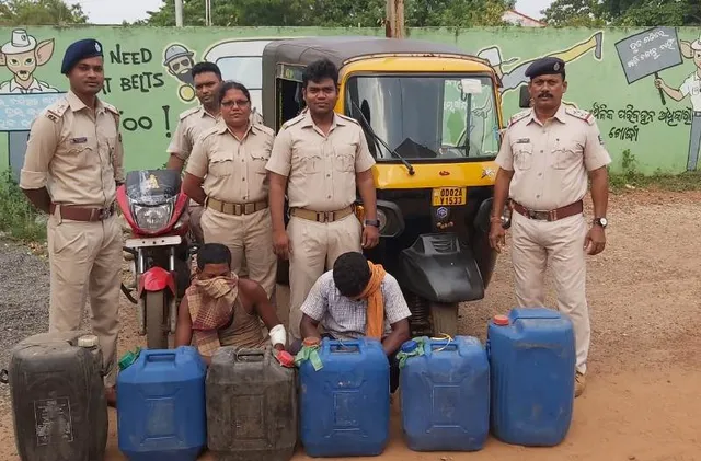 ୨୧୦ ଲିଟର ଦେଶୀ ମଦ ଜବତ, ୨ ଗିରଫ