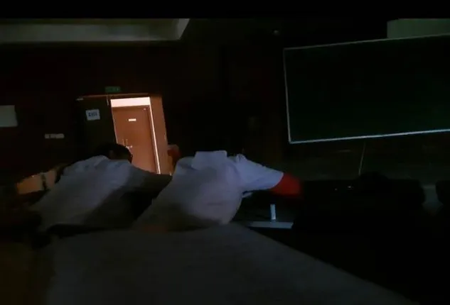 ଅବ୍ୟବସ୍ଥା ଘେରରେ ମେଡିକାଲ କଲେଜ; ୪ଦିନ ହେଲା ଅନ୍ଧାରରେ ଛାତ୍ରଛାତ୍ରୀ, ବିଦ୍ୟୁତ ଅଭାବରୁ ପାଣି ସଂକଟ