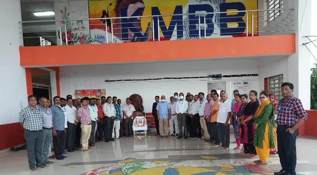 ବରିଷ୍ଠ କର୍ମଚାରୀ ପଦ୍ମନାଭ ନାୟକଙ୍କ ବିୟୋଗରେ କେଏମ୍‌ବିବି କଲେଜ୍‌ରେ ଶୋକସଭା