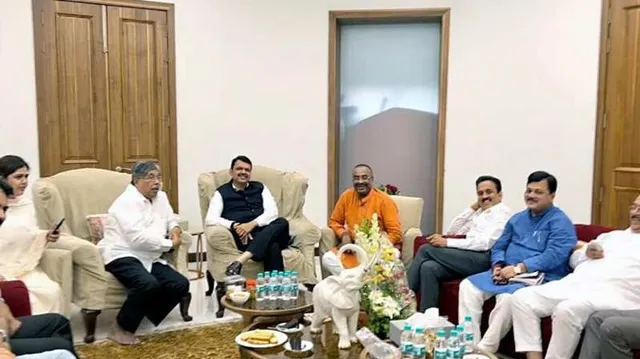 ‘ଫ୍ଲୋରଟେଷ୍ଟ’ ପୂର୍ବରୁ ସରଗରମ ହେଲା ମହାରାଷ୍ଟ୍ର ରାଜନୀତି: ବିଜେପି ନେତାଙ୍କ ବୈଠକ ଡାକିଲେ ଫଡନାଭିସ୍‌; ବିଦ୍ରୋହୀ ବିଧାୟକ ଗୌହାଟୀରୁ ଡେରା ଉଠାଇବେ ଗୋଆ