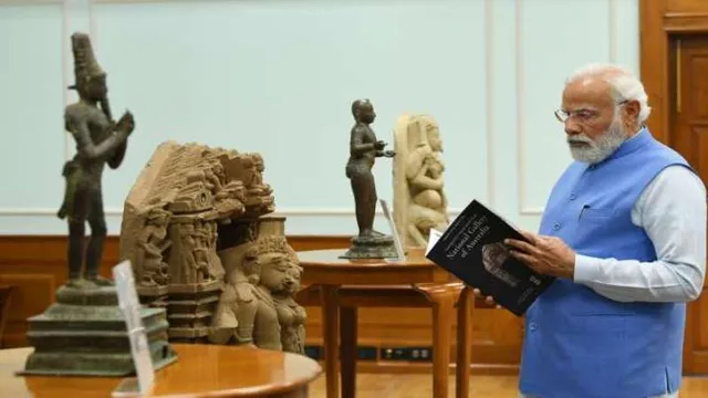 ବିଦେଶରୁ ଫେରାଇ ଅଣାଯାଇଥିବା ୧୦ଟି ପ୍ରାଚୀନ ପ୍ରତିମୂର୍ତ୍ତି ତାମିଲନାଡ଼ୁ ସରକାରଙ୍କୁ ହସ୍ତାନ୍ତର ହେଲା