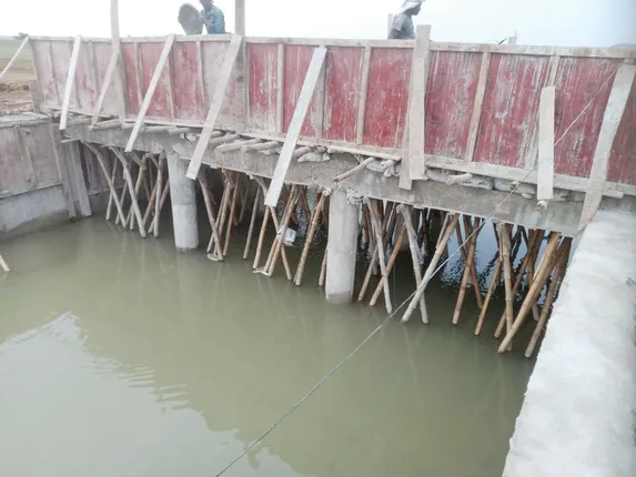 ଡ୍ରେନେଜ ବିଭାଗରେ ଦୁର୍ନୀତିକୁ ମିଳୁଛି ସ୍ବୀକୃତି! ବେଲପାଳରେ ନିର୍ମାଣ ହେଲା ନିମ୍ନମାନର ପାଇଲ୍‌ ଫୁଟ୍‌ ବ୍ରିଜ୍‌