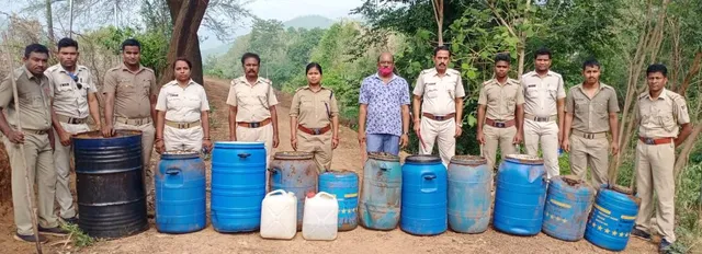 ଅବକାରୀ ବିଭାଗର ଚଢ଼ଉ; ବିପୁଳ ମଦ ସହ ପୋଚ ଜବତ, ୫ ଗିରଫ