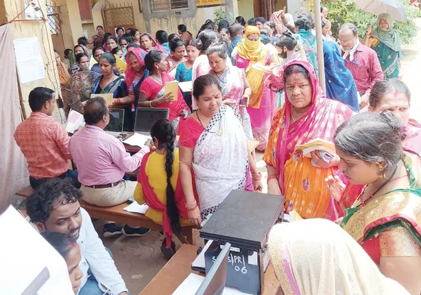 ସ୍ବୟଂଶ୍ରୀ ମହିଳା ସମବାୟ ସମିତିର ୯ ଜୋନ୍‌ ପାଇଁ ମତଦାନ, ନିର୍ବାଚନ କେନ୍ଦ୍ରରେ ପ୍ରାର୍ଥୀଙ୍କ ହୋ-ହାଲ୍ଲା, ବିଶୃଙ୍ଖଳା