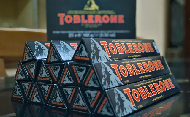 ଖୋଳ ଉପରୁ ‘ସୁଇଜର୍‌ଲାଣ୍ଡ୍‌’ ଲେଖା ଉଠାଇବ ବିଶ୍ବ ପ୍ରସିଦ୍ଧ ଚକ୍‌ଲେଟ୍‌ ‘ଟୁବ୍ଲରୋନ୍‌’