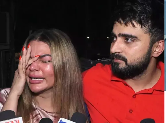 ପ୍ରେମିକ ସାଥୀରେ ଆସି ପୂର୍ବତନ ସ୍ବାମୀଙ୍କ ବିରୋଧରେ ଏହି ଅଭିଯୋଗ ଆଣିଲେ ରାକ୍ଷୀ ସାୱନ୍ତ