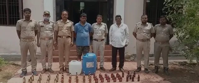 ଅବକାରୀ ବିଭାଗର ଅତର୍କିତ ଚଢ଼ାଉ: ବିପୁଳ ପରିମାଣରେ ନକଲି ଦେଶୀମଦ ସହିତ ସ୍ପିରିଟ ଜବତ, ଅଭିଯୁକ୍ତ ଗିରଫ