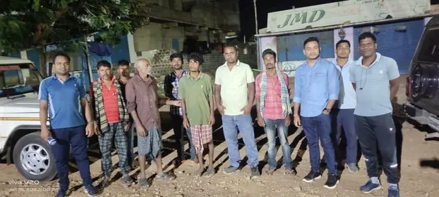 ନିଖୋଜ ଯୁବକଙ୍କୁ ଉଦ୍ଧାର କରି ପରିବାର ଲୋକଙ୍କୁ ହସ୍ତାନ୍ତର କଲା ପୁଲିସ