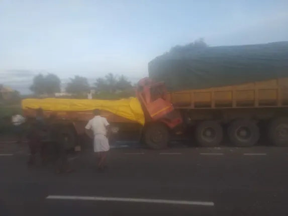 ତାମିଲନାଡୁରେ ମର୍ମନ୍ତୁଦ ସଡକ ଦୁର୍ଘଟଣା: ଦାଦନ ଖଟିବାକୁ ଯାଇଥିବା ୨ ଓଡ଼ିଆ ଶ୍ରମିକଙ୍କ ମୃତ୍ୟୁ, ୧ଗୁରୁତର