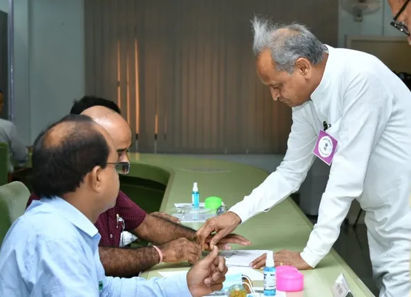 ରାଜ୍ୟସଭା ନିର୍ବାଚନ ପାଇଁ ୪ଟି ରାଜ୍ୟର ୧୬ଟି ଆସନ ପାଇଁ ଚାଲିଛି ଭୋଟ୍‌ ଗ୍ରହଣ