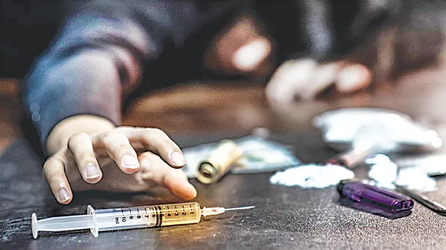 ନିଶା ପାଇଁ ରାଜଧାନୀ ଅଶାନ୍ତ: ଉଚ୍ଛନ୍ନ ହେଉଛି ପରିବାର, ଗଡ଼ୁଛି ମୁଣ୍ଡ; ୬ମାସରେ ଗଡ଼ିଲାଣି ୪ମୁଣ୍ଡ