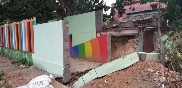 ଉଦଘାଟନର ତିନି ଦିନ ପରେ ୫ଟି ବିଦ୍ୟାଳୟର ପାଚେରି ଭୁଶୁଡ଼ିଲା, ନିମ୍ନମାନର କାମ ହୋଇଥିବା ଅଭିଯୋଗ