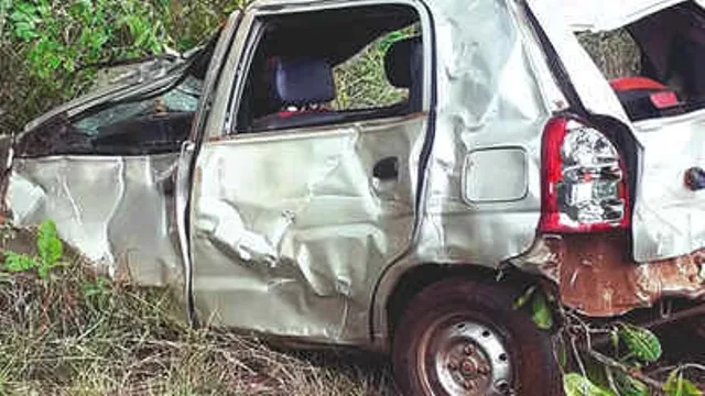 ଘର ସାମ୍ନାରେ ଥିବା କାର୍‌କୁ ଲାତ ଗୋଇଠା ମାରି ଫୁଟ୍‌ବଲ୍‌ ପରି ଉଠାପକା କଲା ଦନ୍ତାହାତୀ