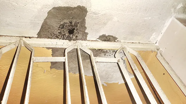 କାଳବୈଶାଖୀଜନିତ ବର୍ଷା ବେଳେ ବଜ୍ରାଘାତରେ ଛାତ ଫାଟିଗଲା