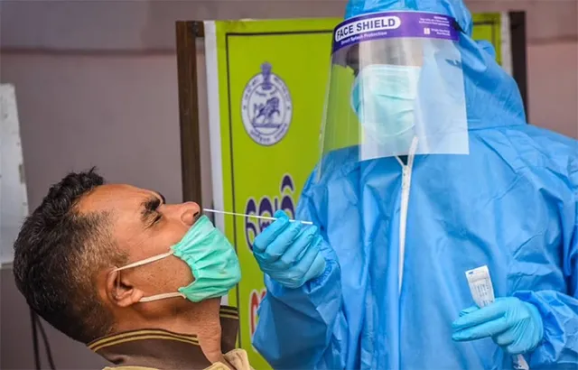 ରାଜ୍ୟରେ କୋଭିଡ୍‌ ସଂକ୍ରମଣ ଉପରମୁହାଁ: ୨୪ଘଣ୍ଟାରେ ୨୪୫ ଆକ୍ରାନ୍ତ, ବଢ଼ୁଛି ଚିକିତ୍ସାଧୀନ ରୋଗୀଙ୍କ ସଂଖ୍ୟା