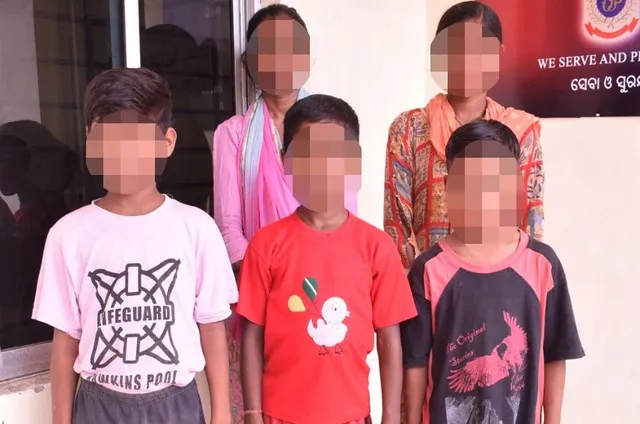 ମାସକ ପରେ ଘରକୁ ଫେରିଲେ ୩ ନାବାଳକ, ପାଣି ବୋତଲ ଚୋରି କରିବାରୁ ମାଡ଼ ମାରିଥିଲା ଦୋକାନୀ