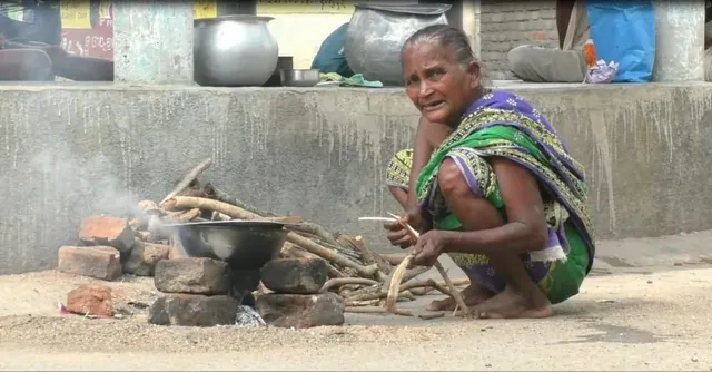 ସରକାରୀ ସହାୟତାରୁ ବଞ୍ଚିତ ବିଜୁଳି, ଗାଁ ମଣ୍ତପରେ ନେଉଛନ୍ତି ଆଶ୍ରୟ