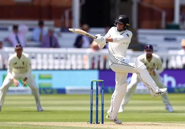 ନ୍ୟୁଜିଲାଣ୍ଡ୍‌ ଦ୍ବିତୀୟ ପାଳିରେ ଲଢ଼ିଲା