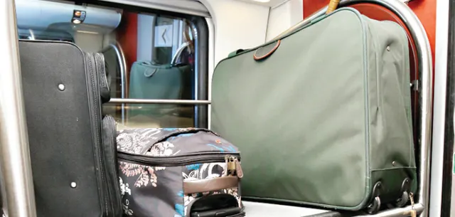 ଟ୍ରେନ୍‌ରେ ଅଧିକ ଲଗେଜ୍ ନେଲେ ଜରିମାନା: ଲଗେଜ୍‌ର ସର୍ବନିମ୍ନ ଶୁଳ୍କ ୩୦ ଟଙ୍କା