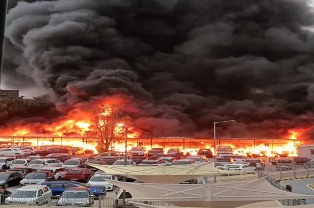 ଦିଲ୍ଲୀର ଜାମିଆ ନଗରରେ ଭୀଷଣ ଅଗ୍ନିକାଣ୍ଡ: ପୋଡ଼ିଗଲା ଅନେକ କାର୍‌ ଓ ଇ-ରିକ୍‌ସା