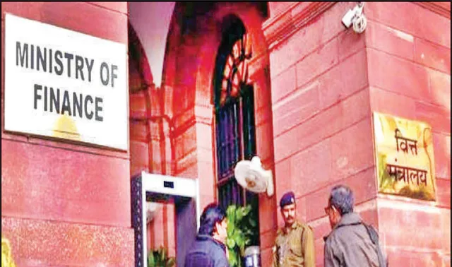 ଅର୍ଥନୀତିର ଗତି କମିଥିବା ମାନିଲେ ସରକାର