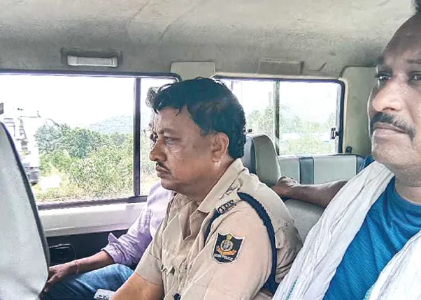 ଭିଜିଲାନ୍ସ ଜାଲରେ ହିନ୍ଦୋଳ ଏସ୍‌ଡିପିଓ, ଖଣି ମାଲିକଙ୍କଠାରୁ ୩୦ହଜାର ଲାଞ୍ଚନେଇ ଧରାପଡ଼ିଲେ