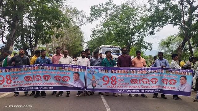 କଳାହାଣ୍ଡି: ଭାରତ ବନ୍ଦ ଡାକରାରେ ୨୬ ନମ୍ବର ଜାତୀୟ ରାଜପଥ ଅବରୋଧ