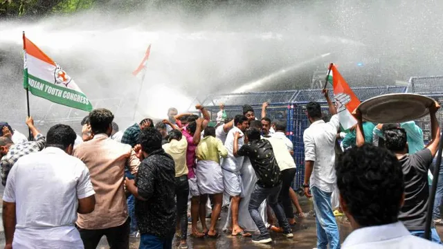 କେରଳ ମୁଖ୍ୟମନ୍ତ୍ରୀଙ୍କ ଇସ୍ତଫା ଦାବିରେ ଆନ୍ଦୋଳନ