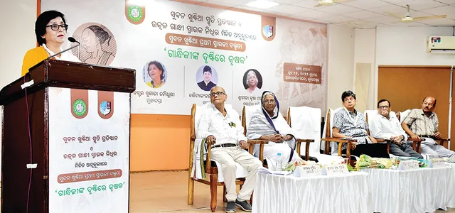 ଆଖି ବନ୍ଦ କଲେ ମହାତ୍ମା ଗାନ୍ଧୀ ଜଣେ କୃଷକ ଭାବେ ଦେଖାଯାଆନ୍ତି: ସୁଜାତା