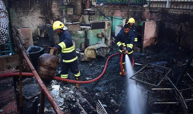 ଜଳିଗଲା ବନ୍ଦ ହୋଟେଲ୍‌, ଲକ୍ଷାଧିକ ଟଙ୍କା ମୂଲ୍ୟର ଆସବାବପତ୍ର ପାଉଁଶ