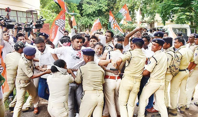 ଇଡି କାର୍ଯ୍ୟାଳୟ ଘେରିଲା ଯୁବ କଂଗ୍ରେସ, ବିକ୍ଷୋଭ ବେଳେ ଯୁବ କଂଗ୍ରେସ କର୍ମୀ, ପୁଲିସ ଧସ୍ତାଧସ୍ତି