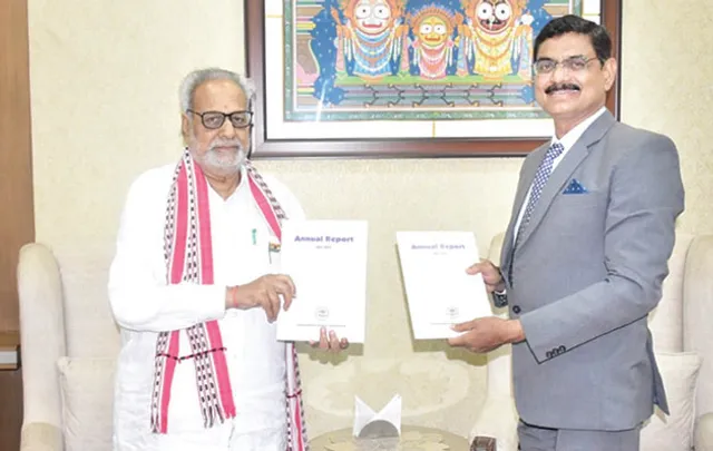 ରାଜ୍ୟପାଳଙ୍କୁ ବାର୍ଷିକ ରିପୋର୍ଟ ଦେଲେ ଲୋକସେବା ଆୟୋଗ ଅଧ୍ୟକ୍ଷ