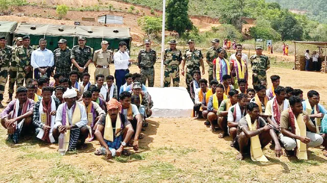 ଡିଜିପି ସୁନିଲ ବଂଶଲଙ୍କ ମାଲକାନଗିରି ଗସ୍ତ: ଆତ୍ମସମର୍ପଣ କଲେ ୫୦ ନକ୍ସଲ ମିଲିସିଆ