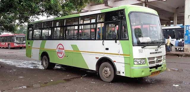 ମୋ ବସରୁ ଲୁଟୁଥିଲେ: ଚାରିଜଣିଆ ମହିଳା ଲୁଟେରା ଗ୍ୟାଙ୍ଗର ଜଣେ ଲୁଟେରାକୁ ଧରିଲା ପୁଲିସ