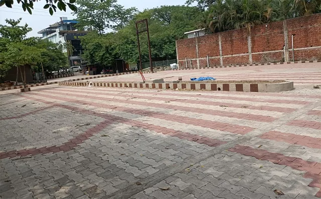 କାମରେ ଆସୁନି ସ୍ମାର୍ଟସିଟିର ପାର୍କିଂ ସ୍ଥଳ: ରାସ୍ତା ଉପରେ ଛିଡା ହେଉଛି ଗାଡ଼ି, ବଢ଼ୁଛି ଟ୍ରାଫିକ୍‌ ସମସ୍ୟା