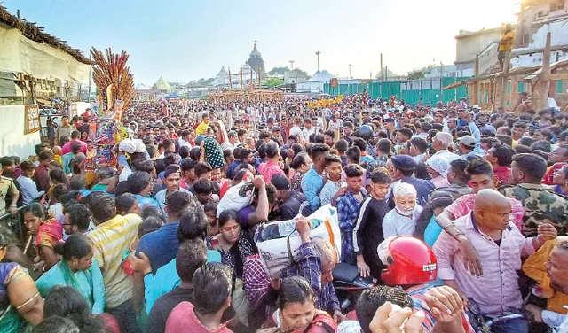 ଆରମ୍ଭରୁ ଚରମ ବିଶୃଙ୍ଖଳା: ସୂଚନା ନ ଦେଇ ଶ୍ରୀମନ୍ଦିର ଚାରିଦ୍ୱାର ବନ୍ଦ କରିଦେଲେ