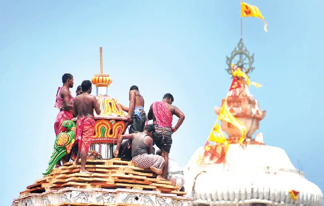 ରଥଖଳା ହାଲଚାଲ: ତିନି ରଥରେ ଲାଗିଲା କଳସ, ଓଲଟ ଶୁଆ