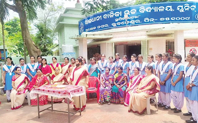 ‘ଦ୍ରୌପଦୀଙ୍କ ପାଇଁ ଆମେ ଗର୍ବିତ’: ରମାଦେବୀ, ୟୁନିଟ୍‌-୨ ବାଳିକା ହାଇସ୍କୁଲ ଉତ୍ସବମୁଖର