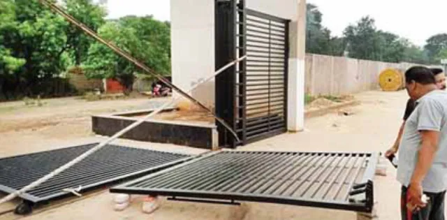 ସ୍କୁଲ୍‌ ଗେଟ୍‌ ପଡ଼ି ୨ ମୃତ, ଜଣେ ସୁରକ୍ଷା କର୍ମୀ ଓ ଅନ୍ୟ ଜଣେ ନାବାଳକ