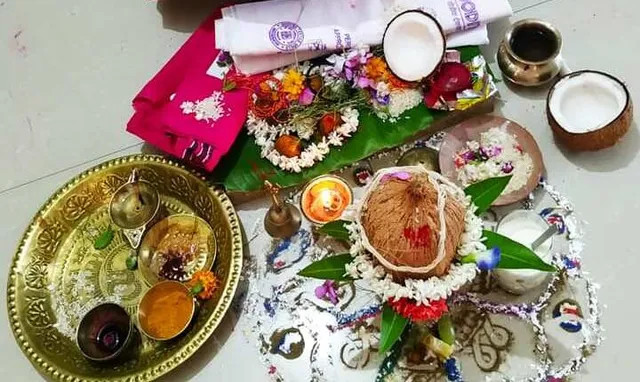 ସାବିତ୍ରୀ, ଶାଢ଼ି ଓ ଫଳମୂଳ