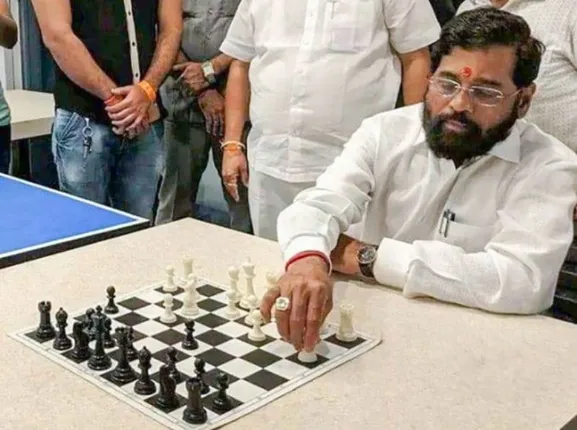 ‘ରାଜନୈତିକ ଅଶାନ୍ତି’ ସୃଷ୍ଟି କରିଥିବାରୁ ଏକନାଥ ସିନ୍ଦେଙ୍କ ବିରୋଧରେ ବମ୍ବେ ହାଇକୋର୍ଟରେ ଜନସ୍ୱାର୍ଥ ମାମଲା ଆଗତ